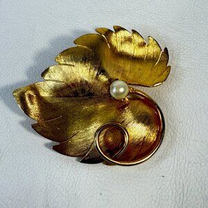 Vintage Leaf Brooch Gold-Tone Faux Pearl‎ Statement Retro